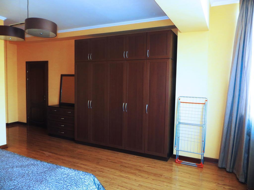 Bishkek House Apartament Екстер'єр фото