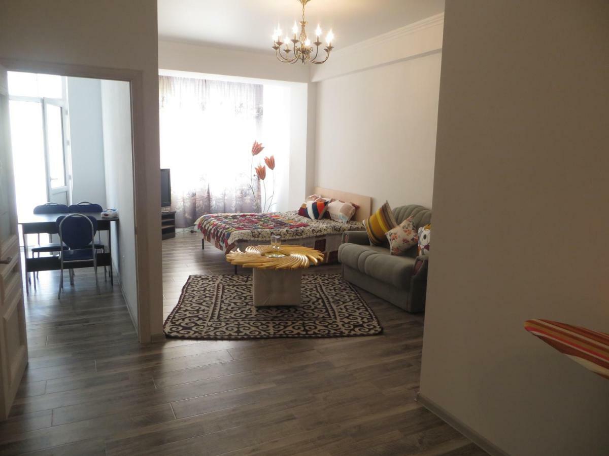 Bishkek House Apartament Екстер'єр фото